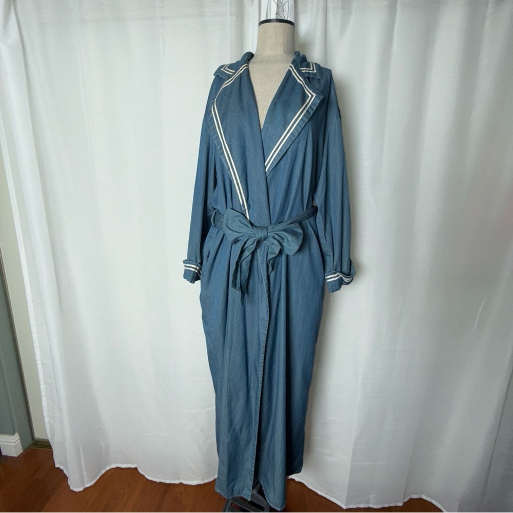 Vintage chambray Eileen West Blue Robe Classic Wrap Style with Bric a brac trim
